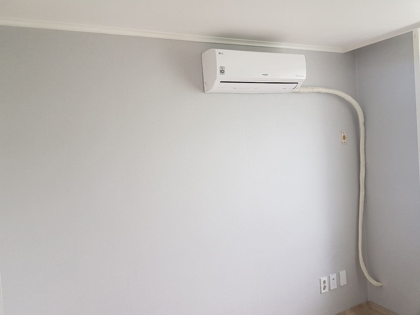 2950055133_LCtmAID4_36eff6584ffd4afea33ceb76407b54240932ae18.jpg 이미지크게보기